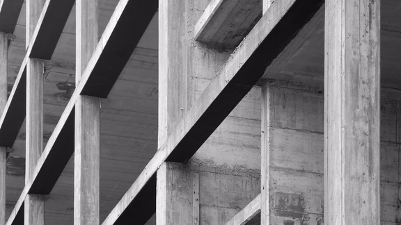 System ochrony antykorozyjnej elementów żelbetowych i spękanych tynków